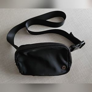 Lululemon Everywhere Belt Bag
